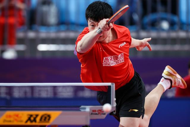  马龙赛后谦逊发言登热搜，纽约尼克斯鏖战利雅得新月引发热议